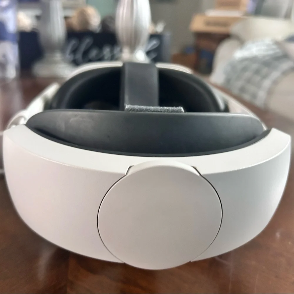 Oculus Quest 2- Elite headset+ controller grips